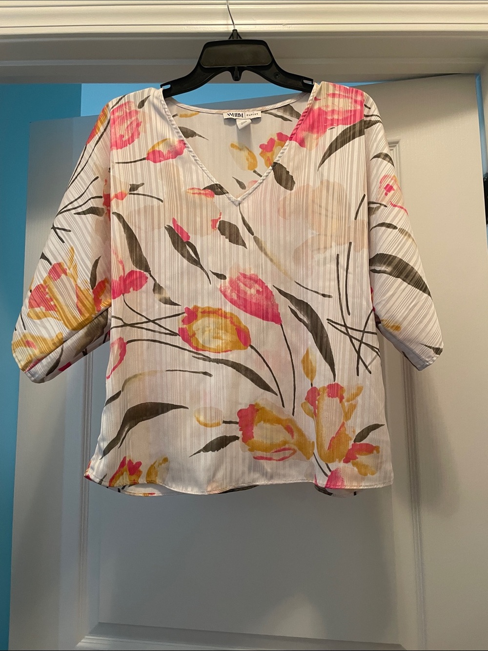 White House Black Market‎ White V-Neck Floral Blouse with Pink & Yellow Accents
